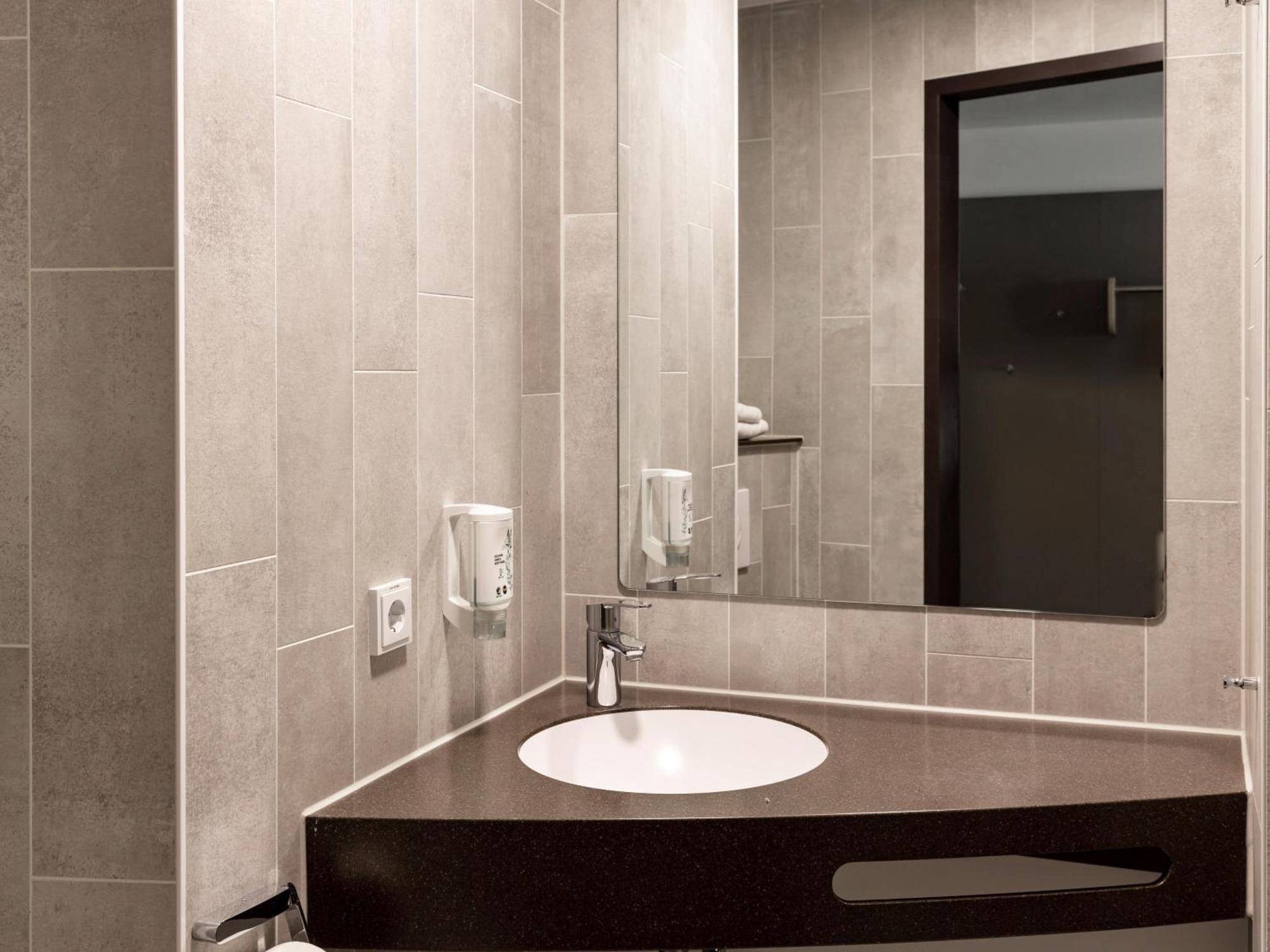 B&B Hotel Marburg Екстер'єр фото
